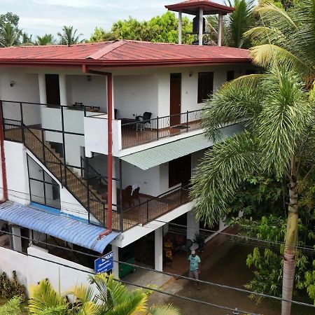 Suwani Pinnawala Homestay מראה חיצוני תמונה