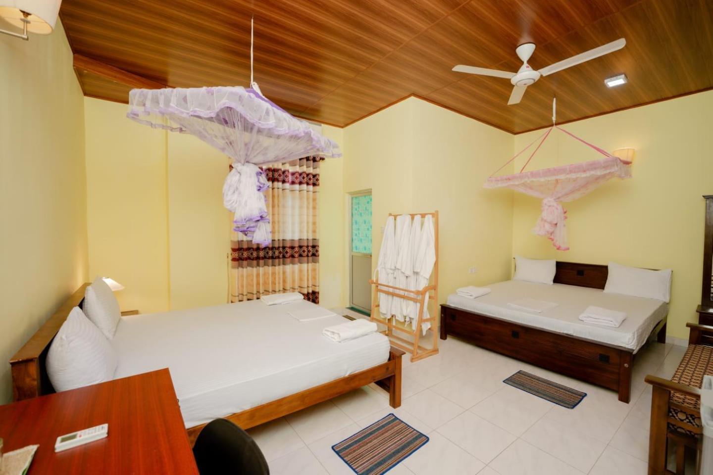 Suwani Pinnawala Homestay מראה חיצוני תמונה