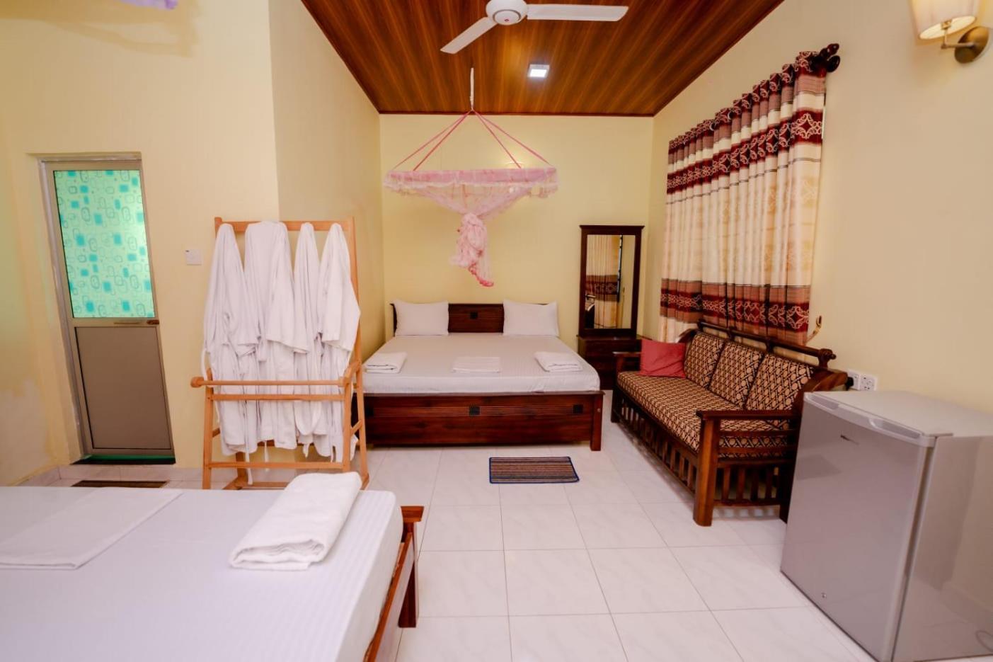 Suwani Pinnawala Homestay מראה חיצוני תמונה