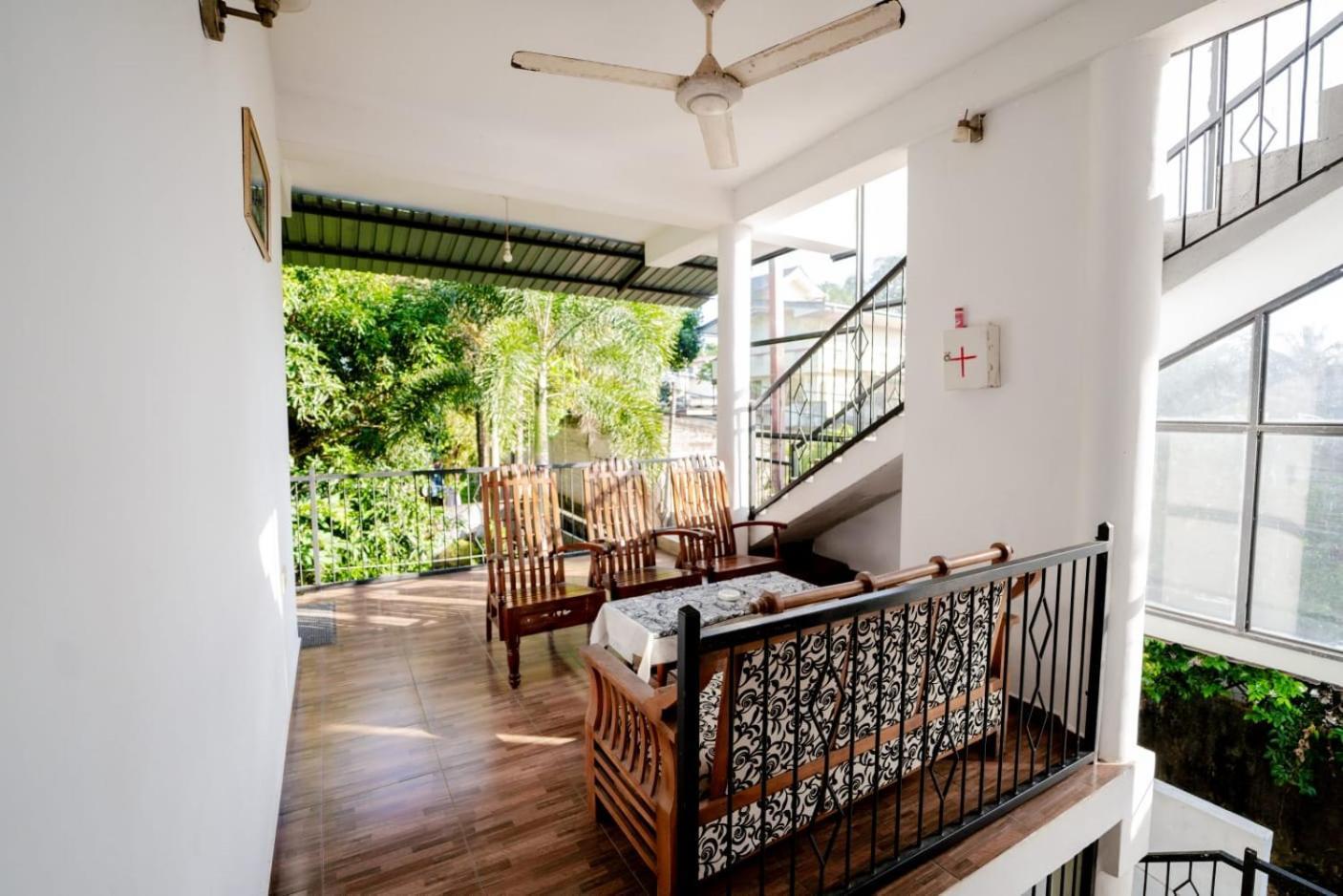 Suwani Pinnawala Homestay מראה חיצוני תמונה