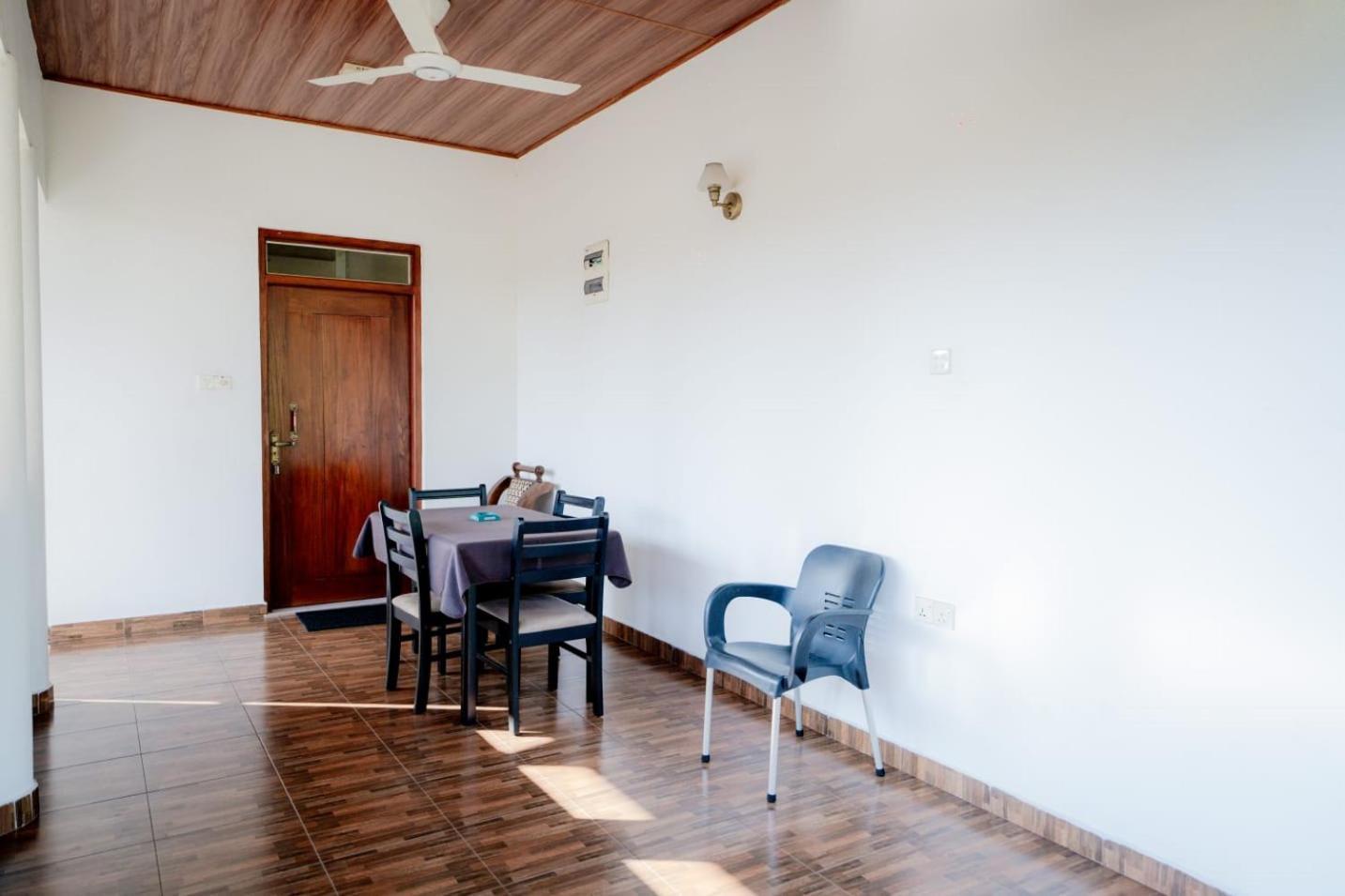 Suwani Pinnawala Homestay מראה חיצוני תמונה
