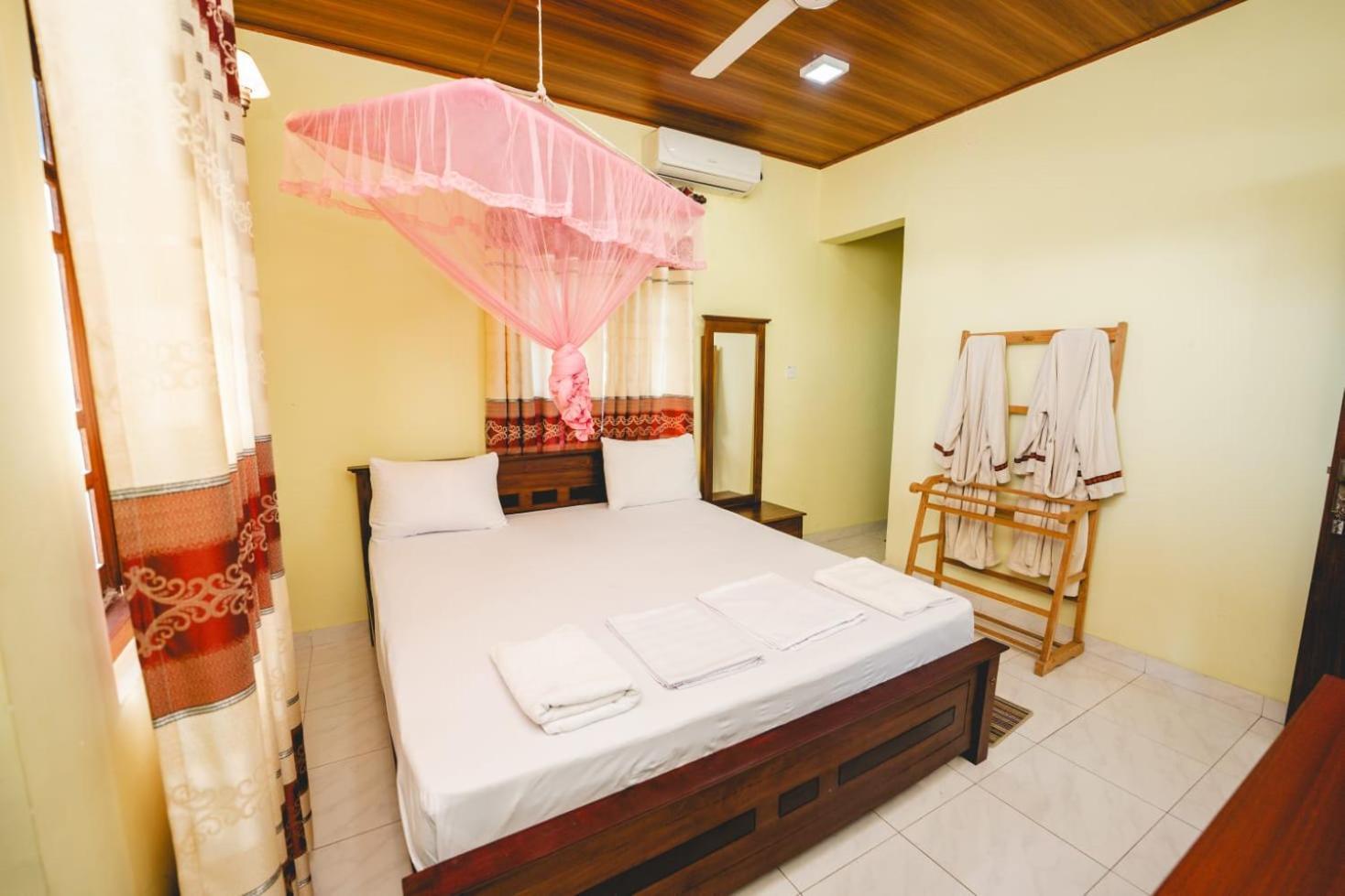 Suwani Pinnawala Homestay מראה חיצוני תמונה