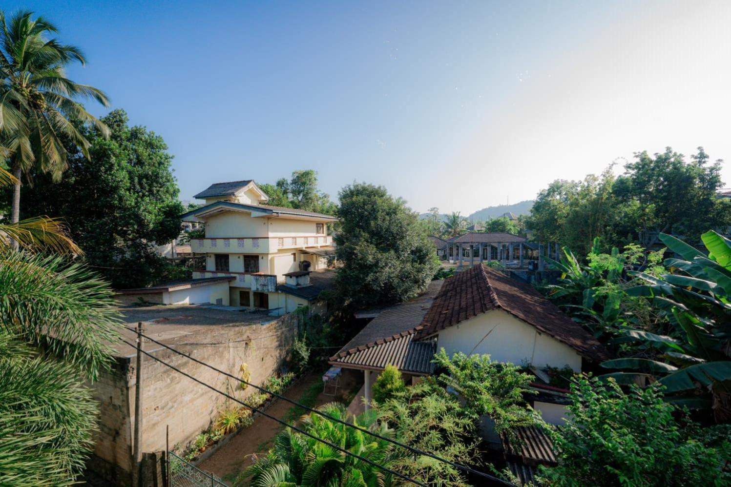 Suwani Pinnawala Homestay מראה חיצוני תמונה