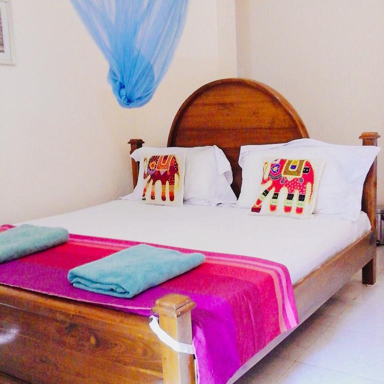 Suwani Pinnawala Homestay מראה חיצוני תמונה