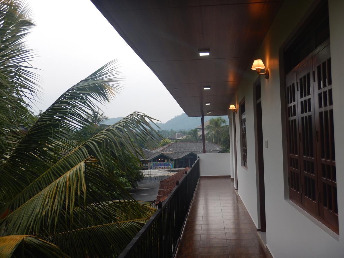 Suwani Pinnawala Homestay מראה חיצוני תמונה